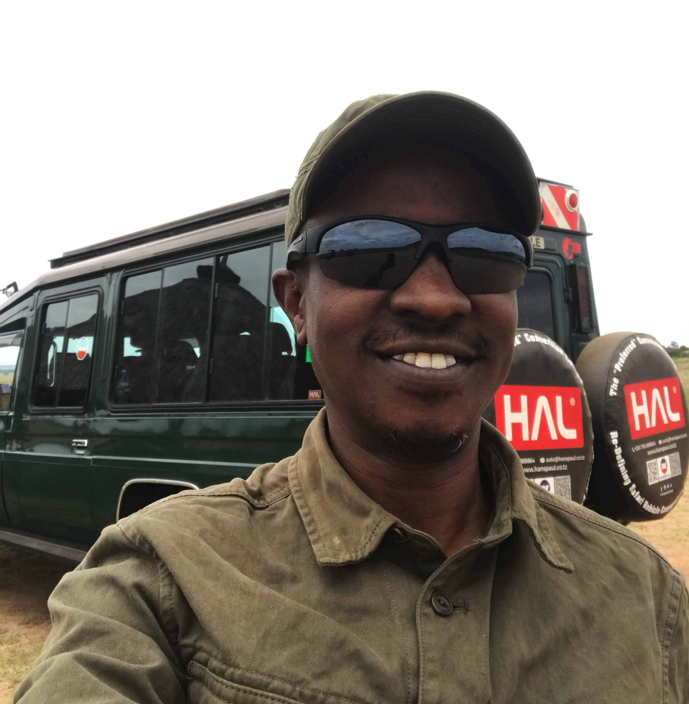 Baptism by Lion: A Young Tourist’s Unforgettable Encounter!!